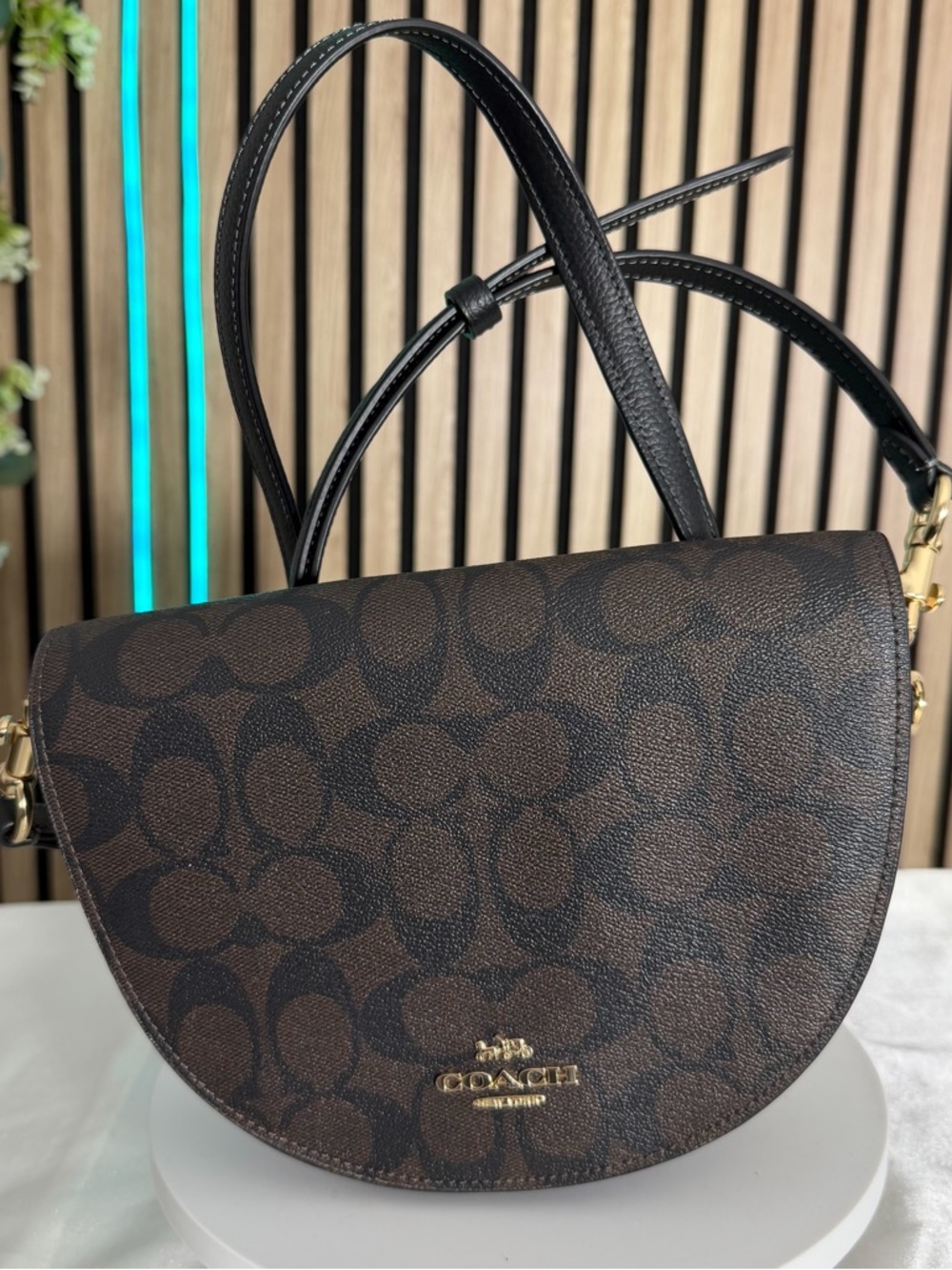 🌼Coach ✅ Ellen Crossbody bag, specifically model C1430y signature brown saddle